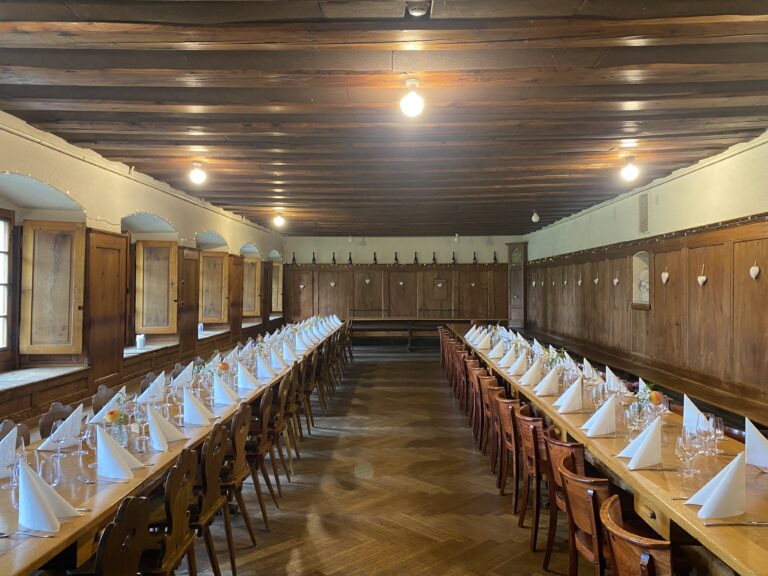 kapuzinerkloster-solothurn-speisesaal-mit-akustikmassnahmen
