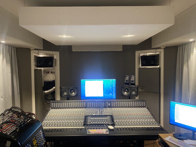 regieraum-mit-ssl-konsole